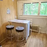 Cozy 2-bedroom Apartment- 300m To Metro & Shops Apartment