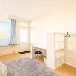 Apartment Cozy 2-bedroom Apartment- 300m To Metro & Shops Helsinki