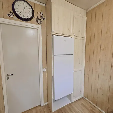 Apartment Cozy 2-bedroom Apartment- 300m To Metro & Shops