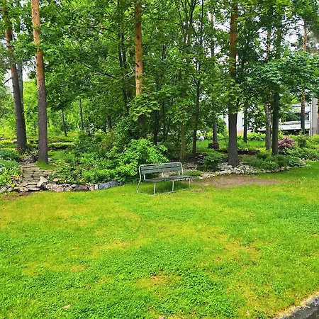 Cozy 2-bedroom Apartment- 300m To Metro & Shops Helsinki