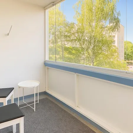 Cozy 2-bedroom Apartment- 300m To Metro & Shops شقة *