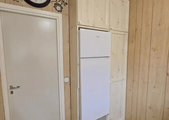 Appartamento Cozy 2-bedroom Apartment- 300m To Metro & Shops