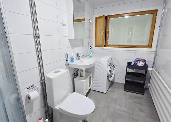 Cozy 2-bedroom Apartment- 300m To Metro & Shops *