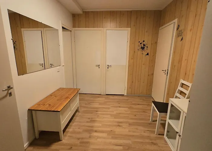 Cozy 2-bedroom Apartment- 300m To Metro & Shops Appartamento