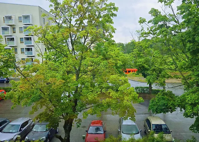 Cozy 2-bedroom Apartment- 300m To Metro & Shops *