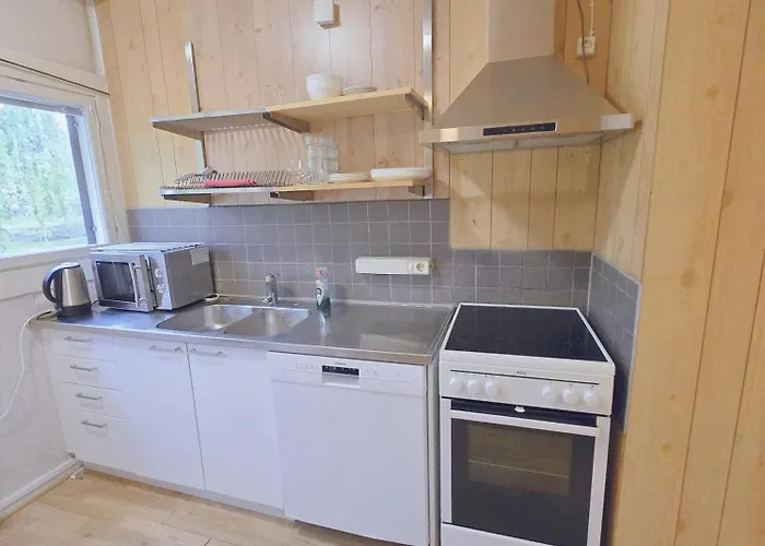 Cozy 2-bedroom Apartment- 300m To Metro & Shops *