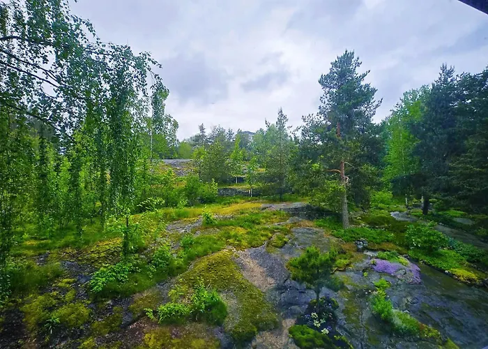 Cozy 2-bedroom Apartment- 300m To Metro & Shops