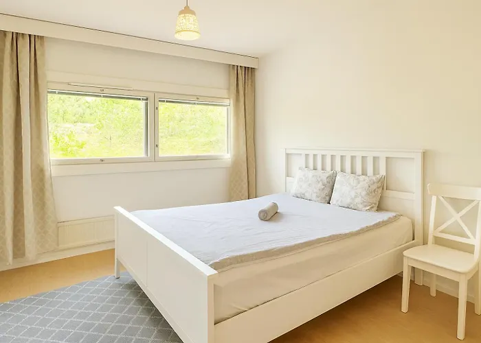 Appartamento Cozy 2-bedroom Apartment- 300m To Metro & Shops *