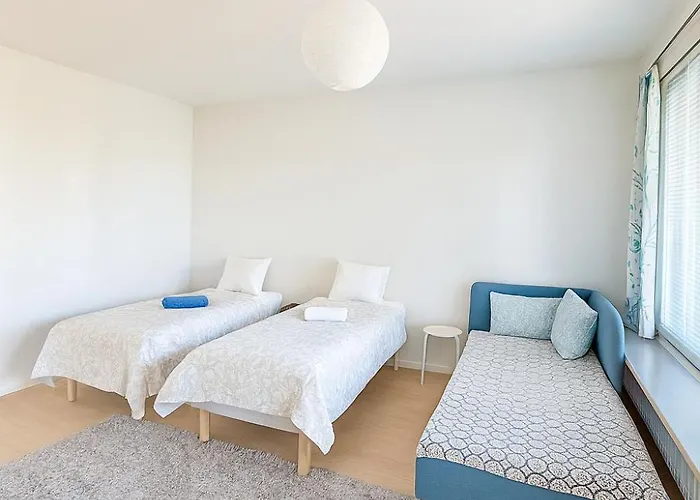 Appartamento Cozy 2-bedroom Apartment- 300m To Metro & Shops