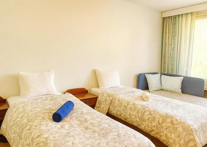 Appartamento Cozy 2-bedroom Apartment- 300m To Metro & Shops