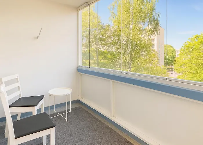 Cozy 2-bedroom Apartment- 300m To Metro & Shops Appartamento *