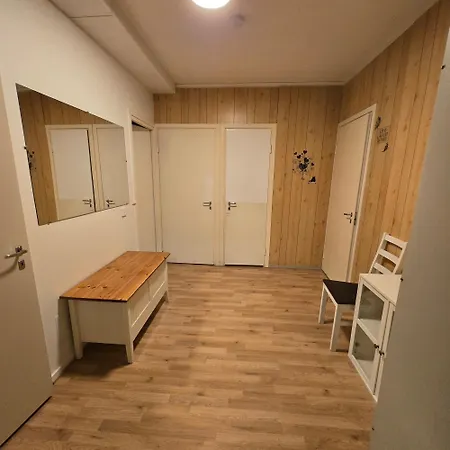 Cozy 2-bedroom Apartment- 300m To Metro & Shops アパート